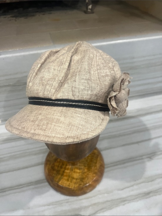 CC Boutique Accessories - Beige Linen Newsboy Cap with dark brown Trim and Bow